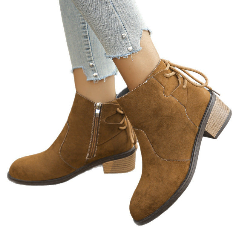 Ces bottines en daim camel sont